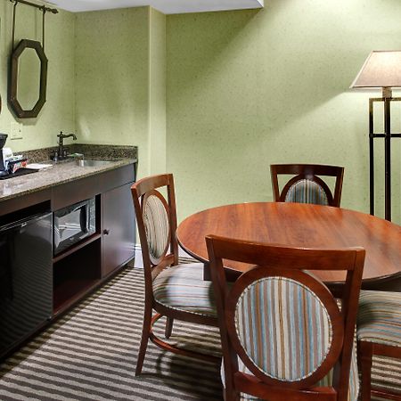 Holiday Inn Express Hotel & Suites Atlanta Buckhead By Ihg Екстериор снимка