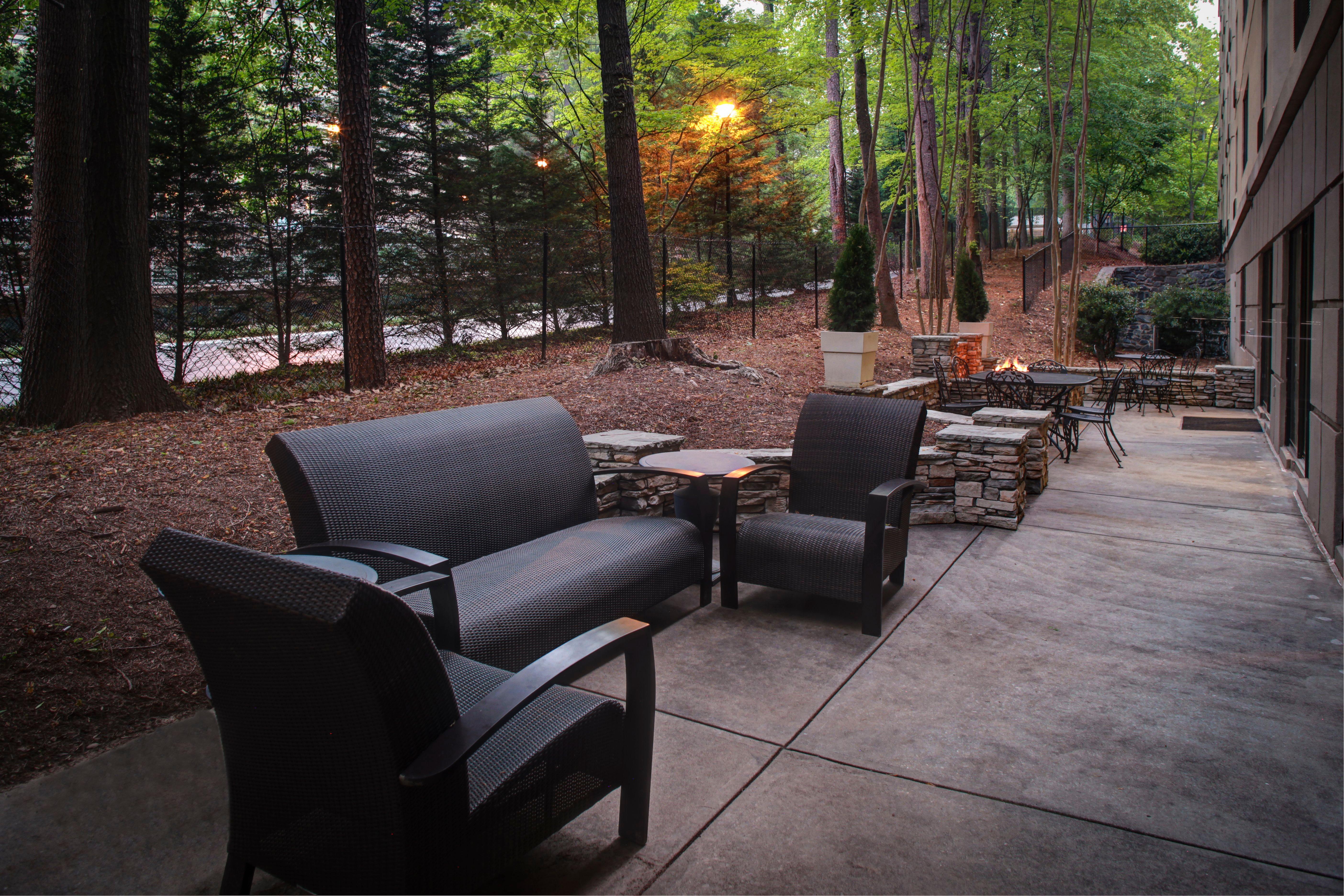 Holiday Inn Express Hotel & Suites Atlanta Buckhead By Ihg Екстериор снимка