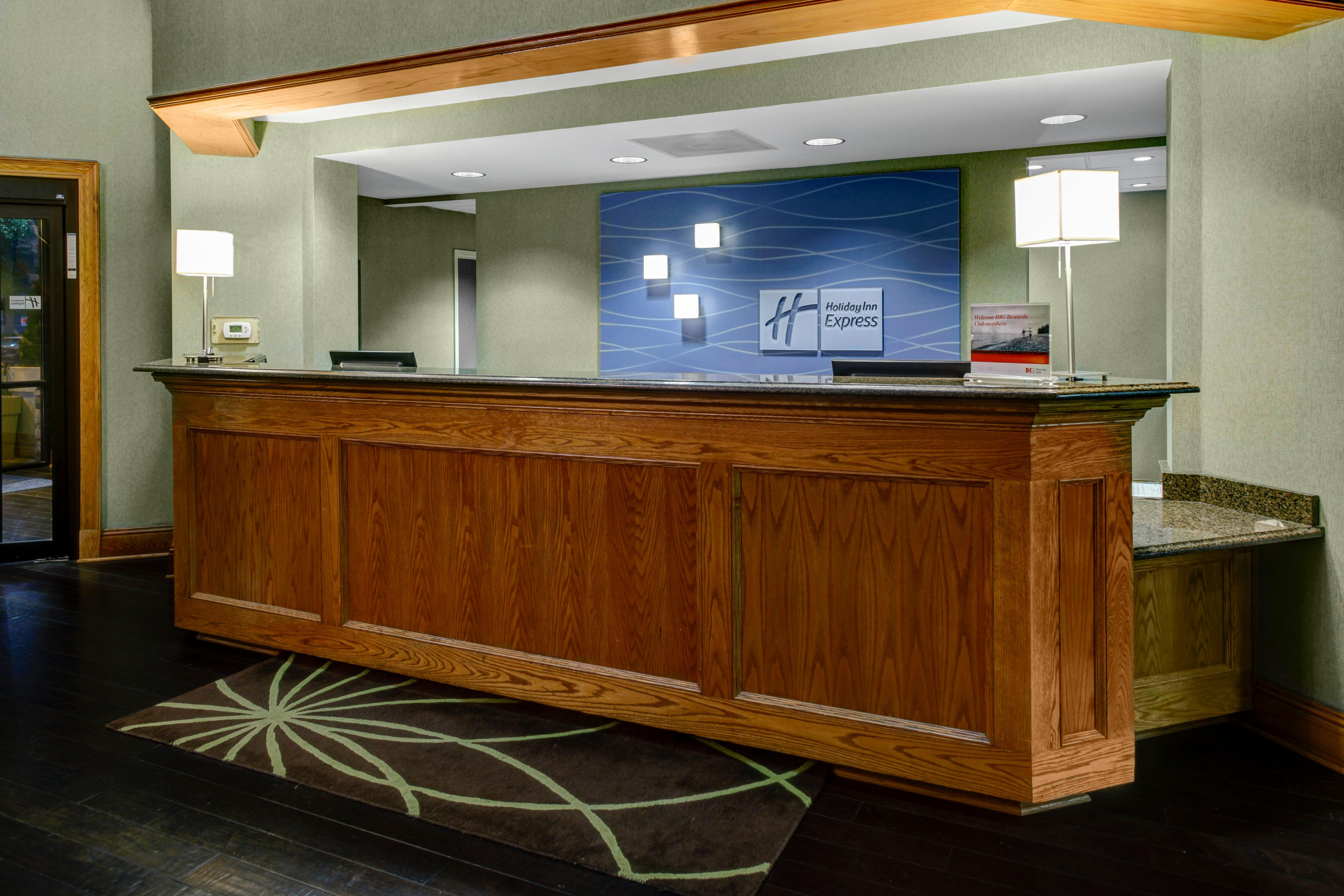 Holiday Inn Express Hotel & Suites Atlanta Buckhead By Ihg Екстериор снимка