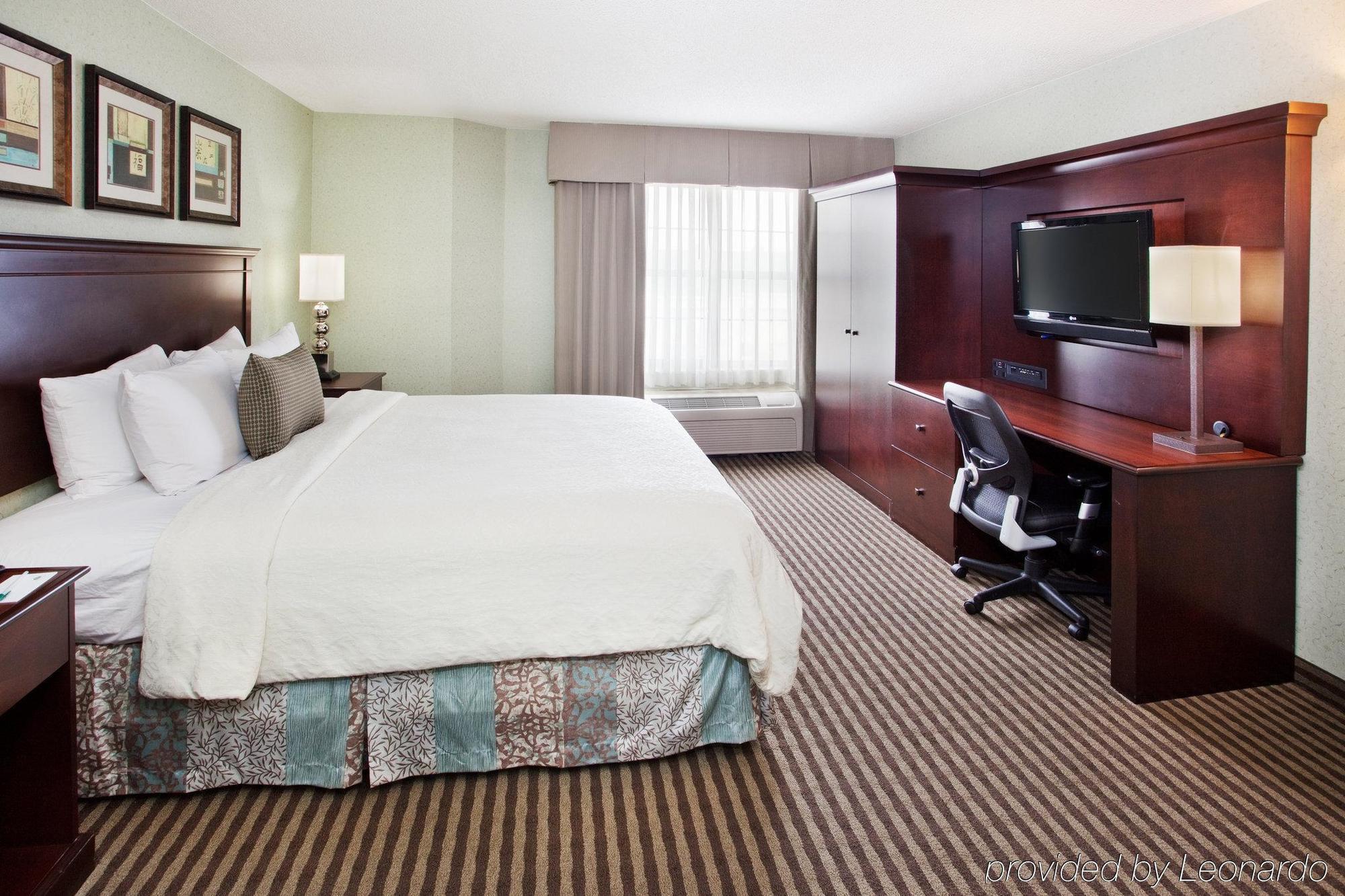 Holiday Inn Express Hotel & Suites Atlanta Buckhead By Ihg Стая снимка