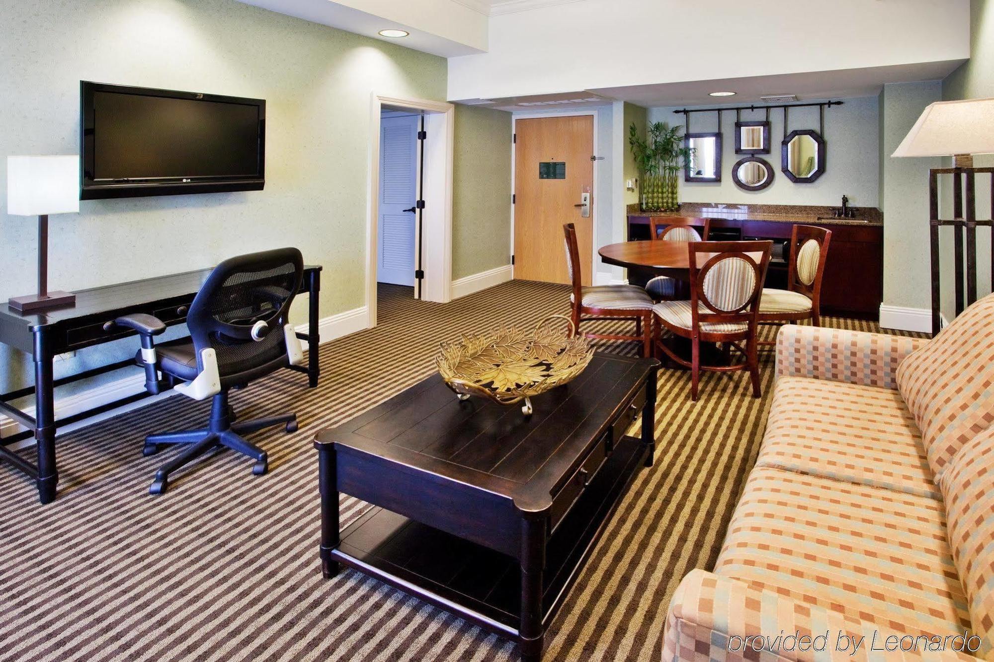 Holiday Inn Express Hotel & Suites Atlanta Buckhead By Ihg Екстериор снимка